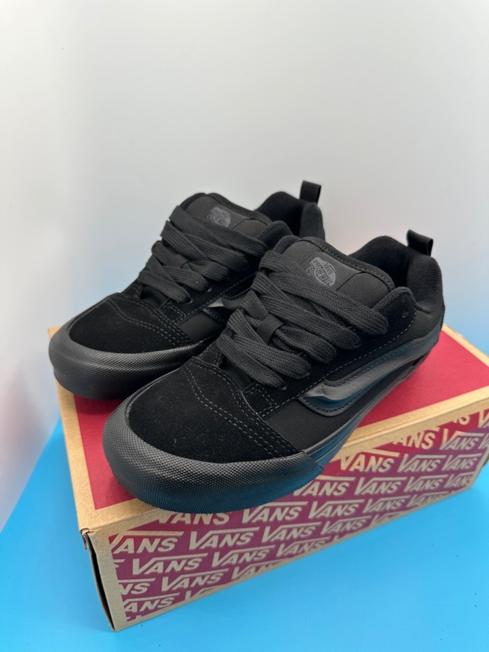 NEW! VANS- Kanu Skool Youth Size 5. Brand New in Box!
